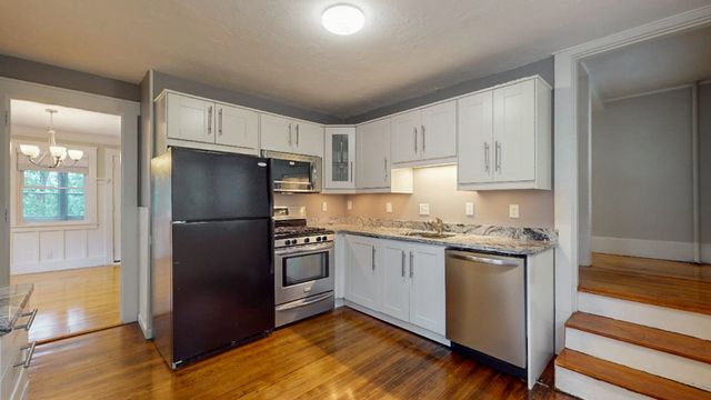 54 Beeching St Left, Worcester, MA 01602