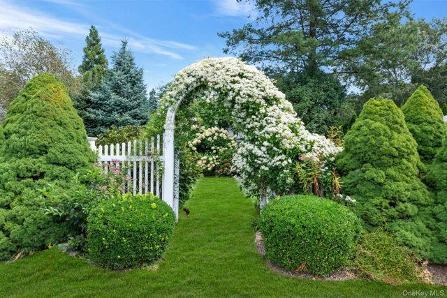 15405 Main Road, Mattituck, NY 11952