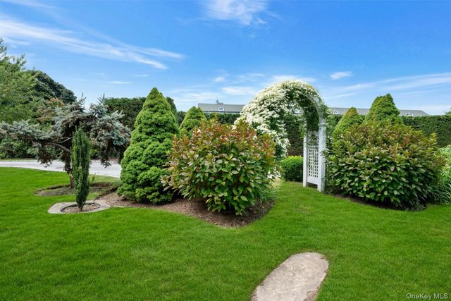 15405 Main Road, Mattituck, NY 11952