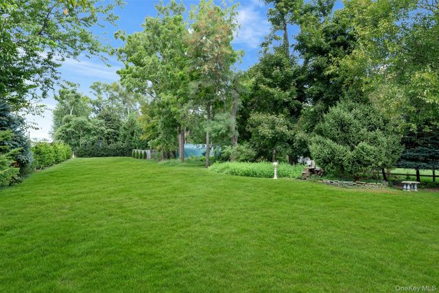 15405 Main Road, Mattituck, NY 11952