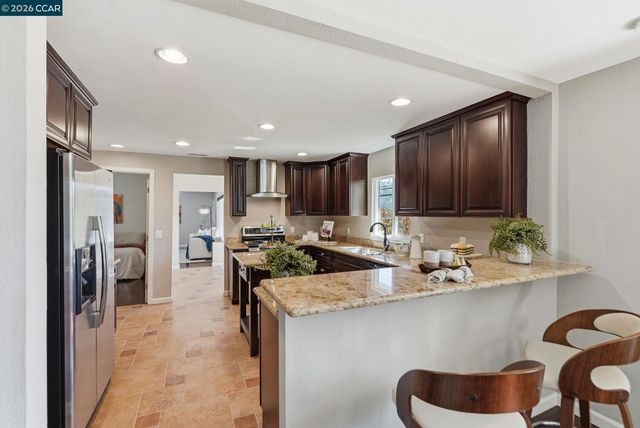 8019 Sterling Dr, Oakland, CA 94605