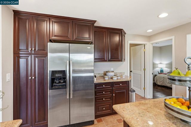 8019 Sterling Dr, Oakland, CA 94605