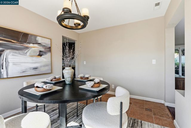 8019 Sterling Dr, Oakland, CA 94605