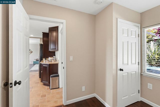 8019 Sterling Dr, Oakland, CA 94605