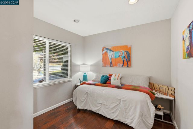8019 Sterling Dr, Oakland, CA 94605