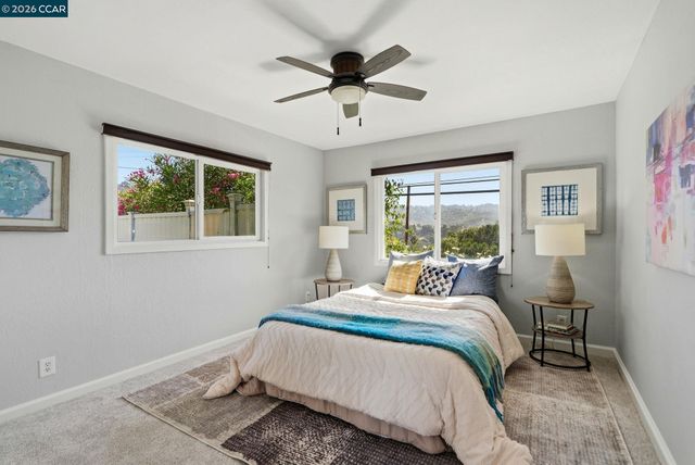 8019 Sterling Dr, Oakland, CA 94605
