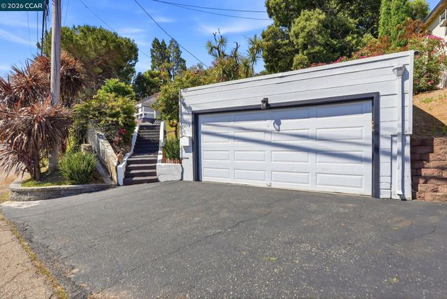 8019 Sterling Dr, Oakland, CA 94605