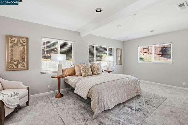 8019 Sterling Dr, Oakland, CA 94605