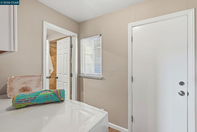8019 Sterling Dr, Oakland, CA 94605