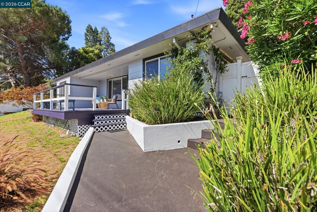 8019 Sterling Dr, Oakland, CA 94605