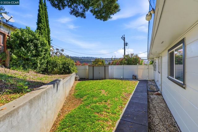 8019 Sterling Dr, Oakland, CA 94605