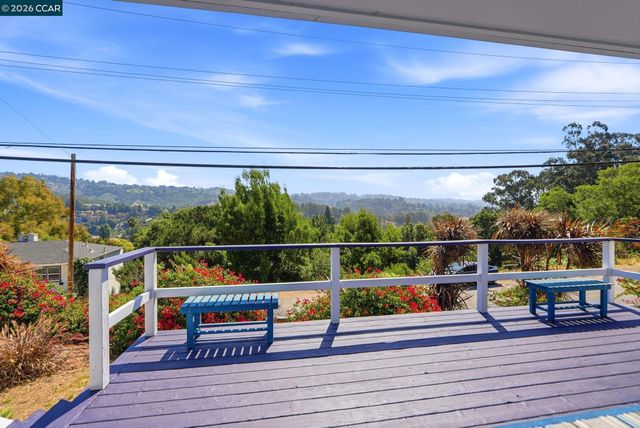 8019 Sterling Dr, Oakland, CA 94605