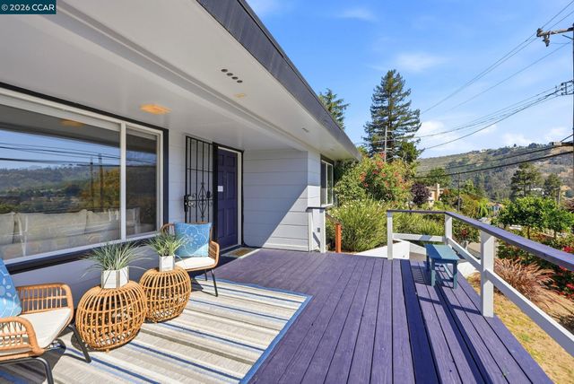 8019 Sterling Dr, Oakland, CA 94605