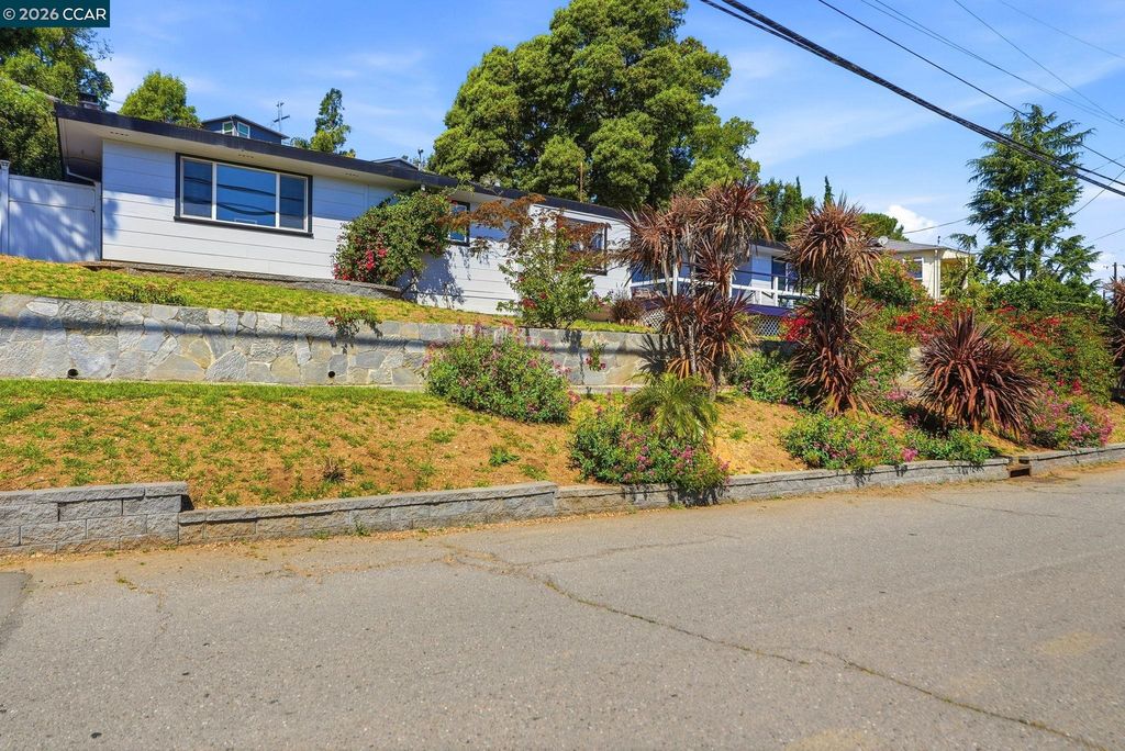 8019 Sterling Dr, Oakland, CA 94605
