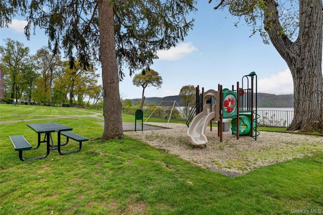 765 N Broadway 15B, Hastings-on-hudson, NY 10706