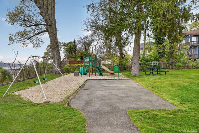 765 N Broadway 15B, Hastings-on-hudson, NY 10706