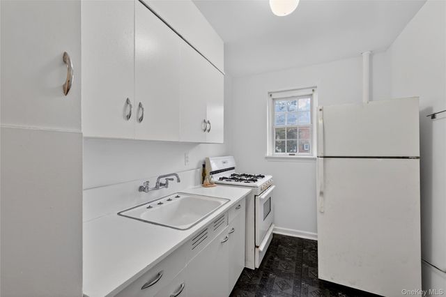 765 N Broadway 15B, Hastings-on-hudson, NY 10706