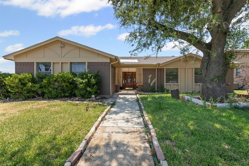100 Countryside Drive, Arlington, TX 76014