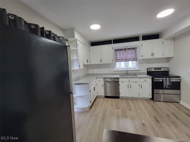 412 Jefferson Street, Elyria, OH 44035