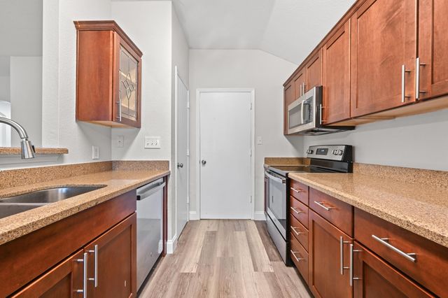 1910 Oaklawn DR, Taylor, TX 76574