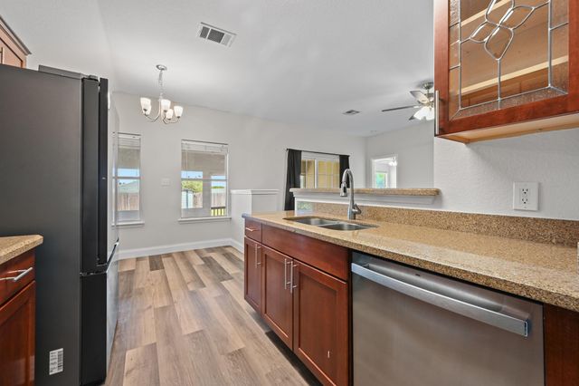 1910 Oaklawn DR, Taylor, TX 76574