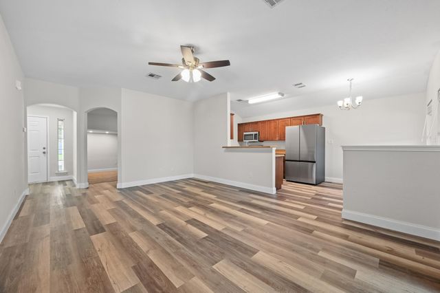 1910 Oaklawn DR, Taylor, TX 76574