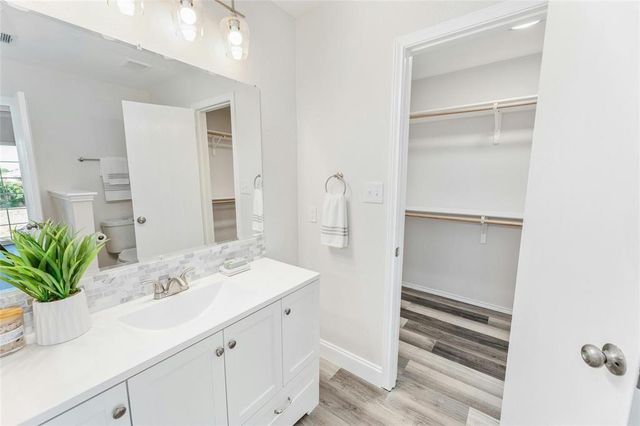 1910 Oaklawn DR, Taylor, TX 76574