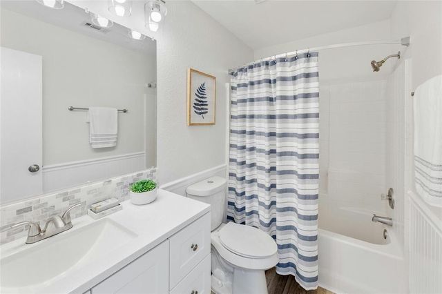 1910 Oaklawn DR, Taylor, TX 76574
