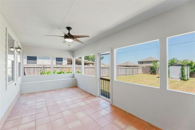 1910 Oaklawn DR, Taylor, TX 76574