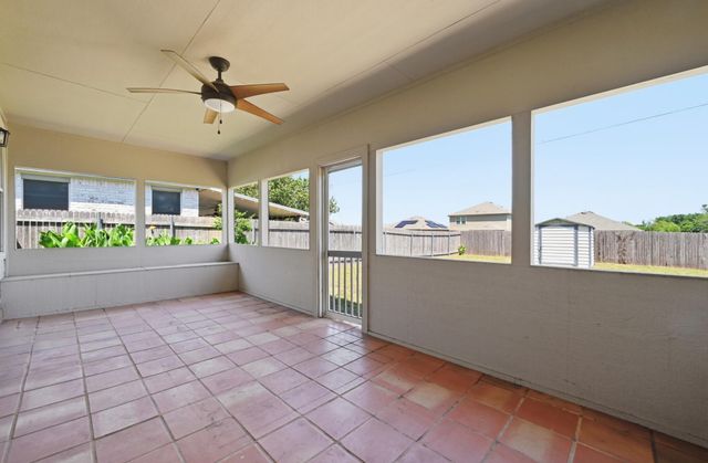 1910 Oaklawn DR, Taylor, TX 76574