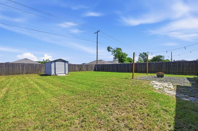 1910 Oaklawn DR, Taylor, TX 76574
