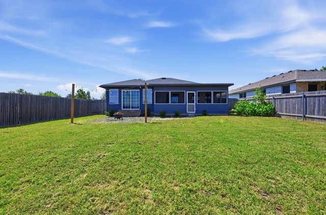 1910 Oaklawn DR, Taylor, TX 76574