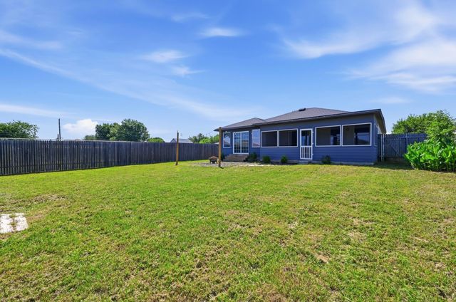 1910 Oaklawn DR, Taylor, TX 76574