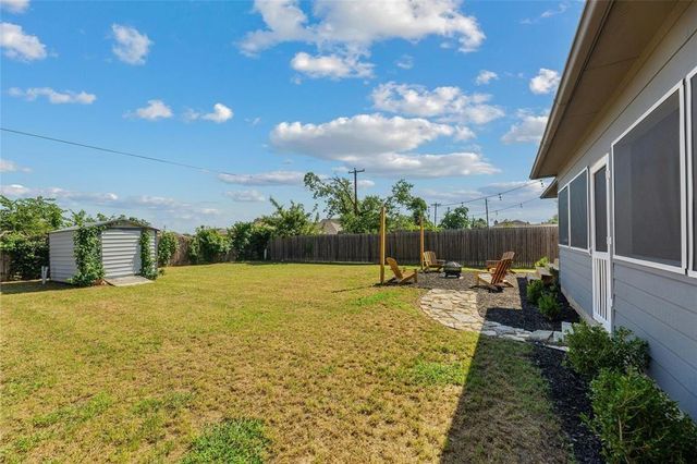 1910 Oaklawn DR, Taylor, TX 76574