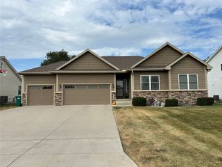 400 N 14th Avenue, Winterset, IA 50273