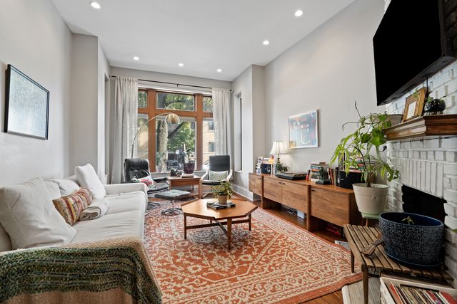 4004 N Clarendon Avenue 1, Chicago, IL 60613