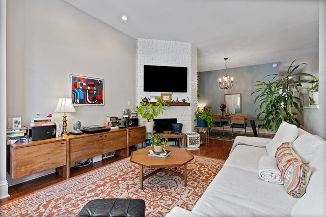 4004 N Clarendon Avenue 1, Chicago, IL 60613