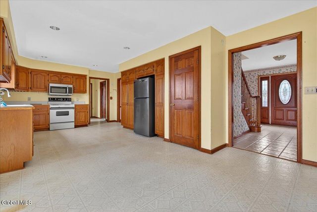 3067 New Williamsburg Drive, Guilderland, NY 12303