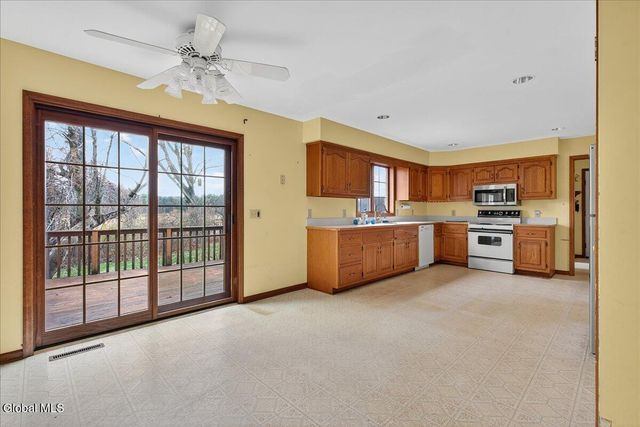 3067 New Williamsburg Drive, Guilderland, NY 12303