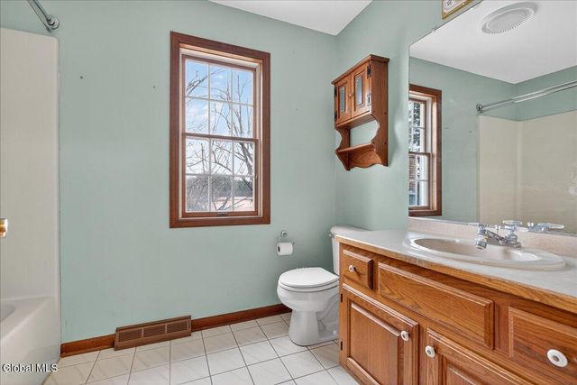 3067 New Williamsburg Drive, Guilderland, NY 12303