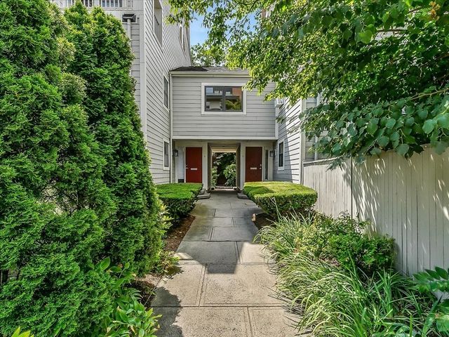 20 Federal St 6, Salem, MA 01970
