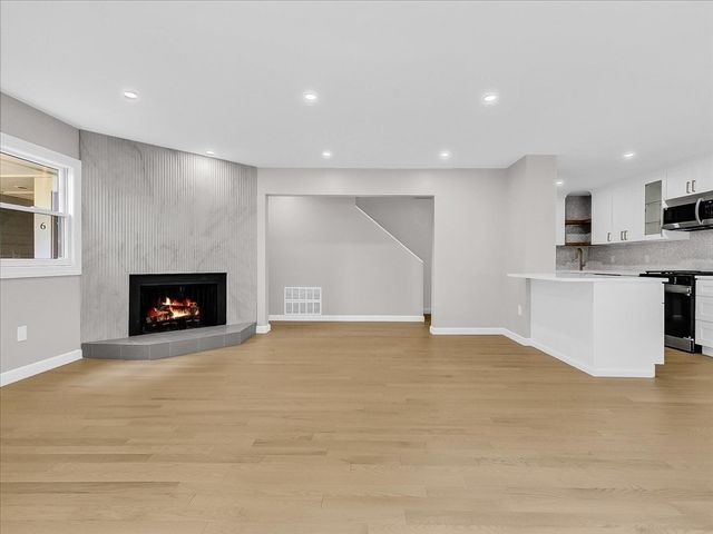 20 Federal St 6, Salem, MA 01970