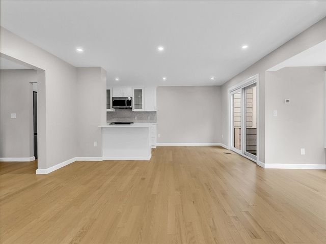 20 Federal St 6, Salem, MA 01970