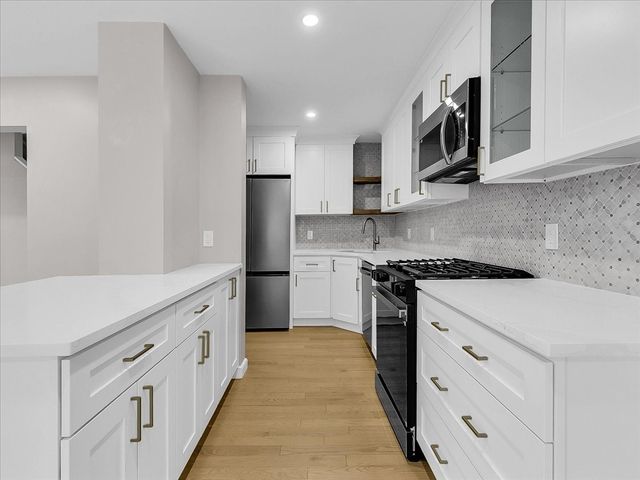 20 Federal St 6, Salem, MA 01970
