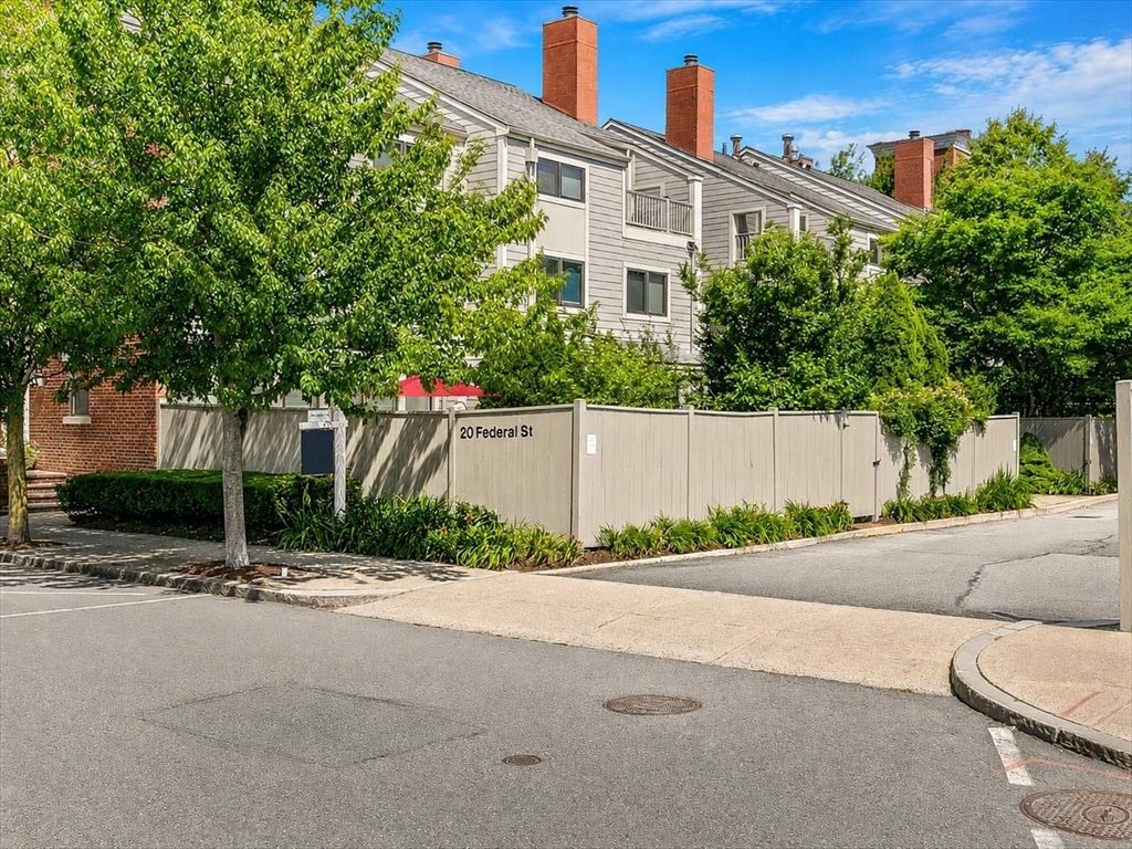 20 Federal St 6, Salem, MA 01970