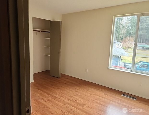 1000 Hillandale Drive E, Port Orchard, WA 98366