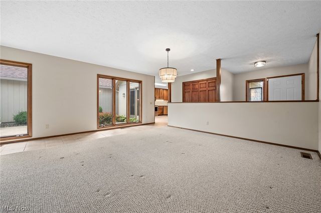 21454 Oak Bark Trail, Strongsville, OH 44149
