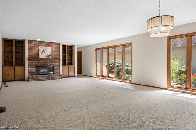 21454 Oak Bark Trail, Strongsville, OH 44149