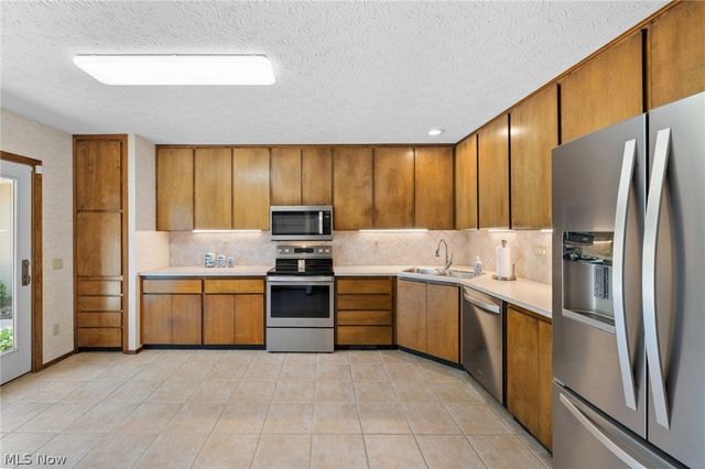 21454 Oak Bark Trail, Strongsville, OH 44149