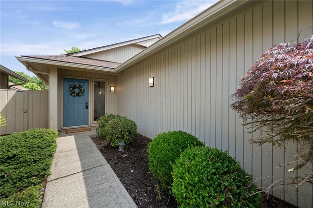21454 Oak Bark Trail, Strongsville, OH 44149